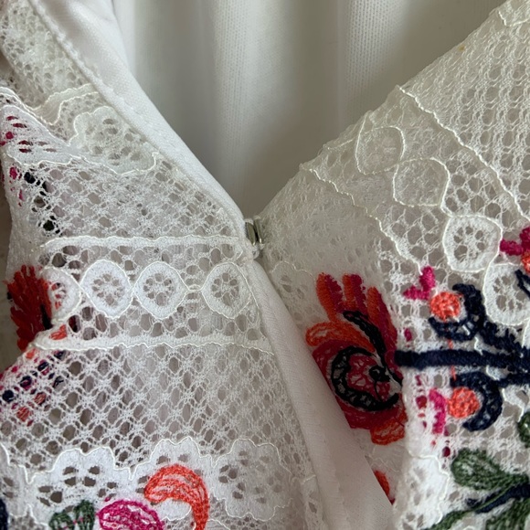 Francesca’s White Summer Dress with floral details - Picture 3 of 3